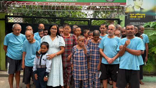बुवाको पहिलो पुण्यतिथिमा मानव सेवा आश्रममा भोजन सेवा