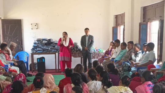 धनगढी-६ को भैरव आधारमूत विद्यालयका विद्यार्थीलाई पोसाक वितरण