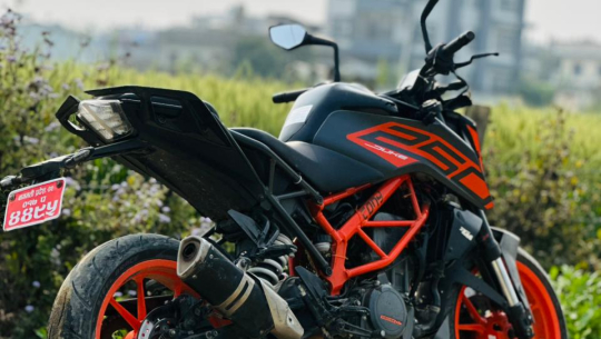 धनगढी-४ स्थित अर्बन भट्टीबाट केटिएम ड्यूक २५० बाइक चोरी