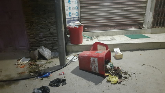 बझाङमा जयपृथ्वी नगरपालिकाले नगर क्षेत्रमा राखेका डष्टविन गायब !