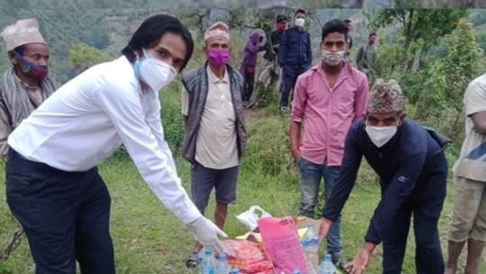 डोटीका पत्रकार कुँवरद्धारा क्वारेन्टिनमा बसेकालाई सहयोग