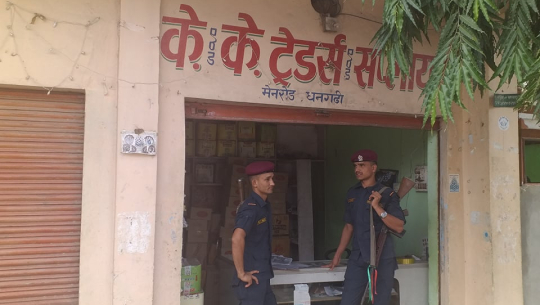 धनगढीको के एण्ड के ट्रेर्डसमा छापा, ९१ बोरा चिनी र चार बोरा सुर्ती बरामद