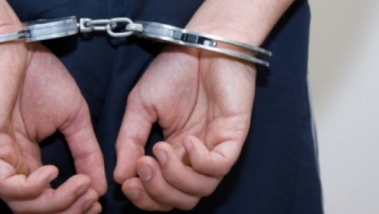 Hotel owner caught with hashish in Bhajhang