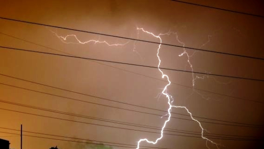 अछाममा चट्याङ परेर १५ जना घाईते, ६ गम्भीर