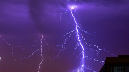 Seven injured in a lighting strike