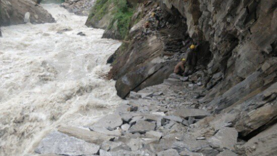 दार्चुलामा घाँटीबगरको पहाड फोड्दै नेपाली सेना, भदौभित्रै बाटो निर्माण सकिने