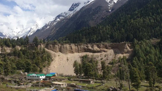 महाकाली किनारको कौवाक्षेत्रमा आगलागी, टेलिकको लिंक टावर बन्द