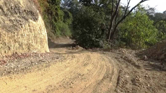 चौमाला–खैराला सडकको बेहाल उस्तै, मर्मतको नाममा सकियो लाखौ रकम