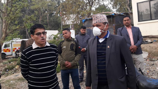 गौरीफन्टा नाकामा पुगे मुख्यमन्त्री भट्ट, हेल्थ डेस्कको अनुगमन