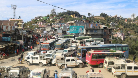 डडेल्धुरामा व्यवस्थित बसपार्क नहुँदा समस्या