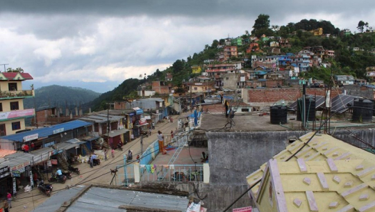 पसलमा मूल्य सूची राख्दैनन् डडेल्धुराका व्यापारी