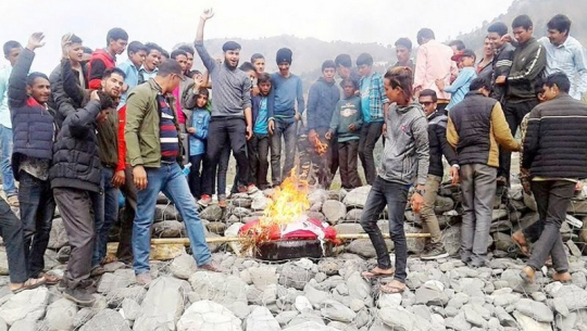 बैतडीमा पनि भारतीय प्रधानमन्त्री मोदीको पुतला दहन