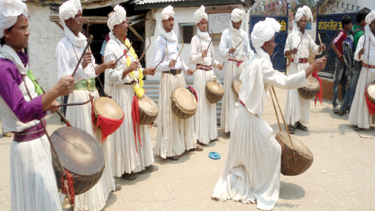 ब्याण्ड बाजा भित्रिएपछि सुदूरपश्चिममा दमाहा लोप हुने खतरा