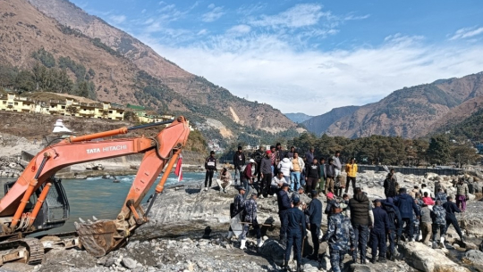 भारतीय एक्स्काभेटर नेपाली क्षेत्रमा घुस्यो, महाकाली नदीमा थिचोमिचो