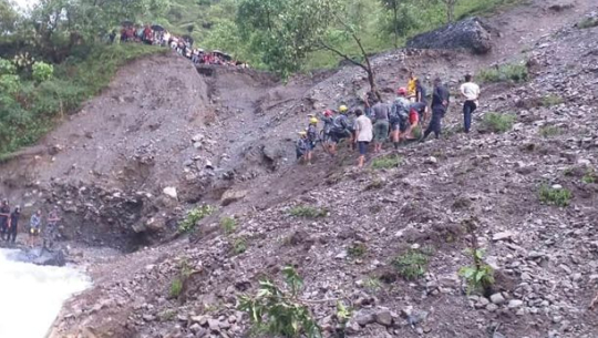 दार्चुलाको पहिरोमा हराएका बालककोे शव फेला