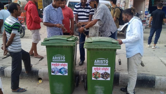 धनगढीमा कुहिने र नकुहिने फोहोर छुट्टाउन 'डस्टवीन' राखिए 