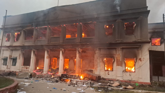 कैलालीमा १०८ कार्यालय र ६ सय सवारी साधन जलाइयो