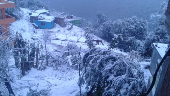 डडेल्धुरामा तेश्रो पटक हिमपात, जनजिवन प्रभावित