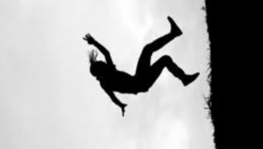 बझाङमा भीरबाट लडेर एक जना छात्राको मृत्यु