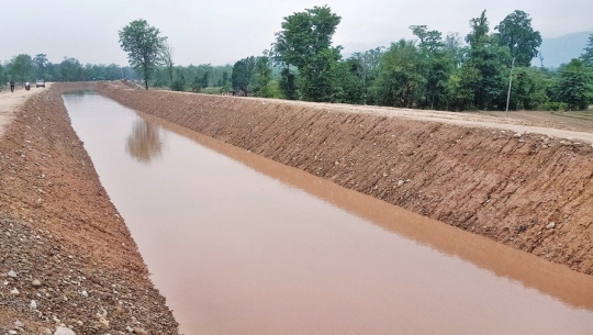 टनकपुर ब्यारेजबाट २६ वर्षपछि छाडिएको पानी नहर परीक्षणपछि बन्द
