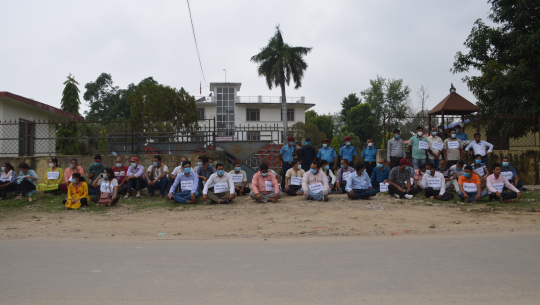 सञ्चारमाध्यममा आक्रमण गर्नेलाई कारबाहीको माग गर्दै कानुन मन्त्रालयमा धर्ना