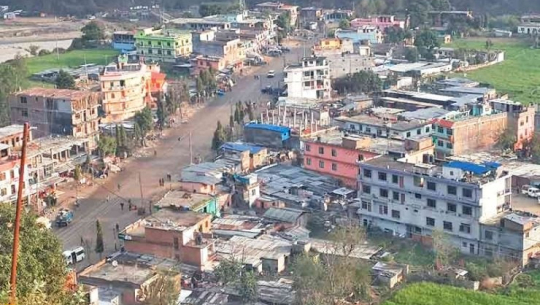 डोटीमा बन्दाबन्दी खुकुलो, वनभोज जानेको भीड