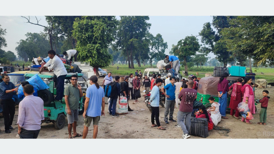 गड्डाचौकी नाकामा चाडपर्व मनाउन घर फर्किनेको भीड