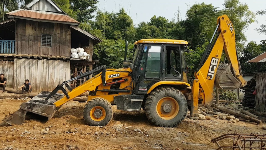 कैलालीमा स्थानीय तहले खरिद गरेका डोजर जनप्रतिनिधिलाई कमाई खाने भाडो