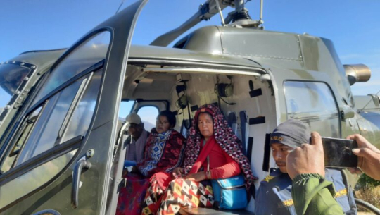 डोटीबाट गर्भवतीकोे हेलिकोप्टरमार्फत उद्धार