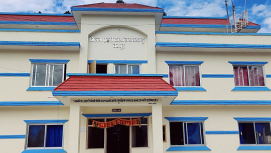 बझाङमा किराना पसलको र्‍याकभित्र चरेस, सञ्चालक सिंह पक्राउ