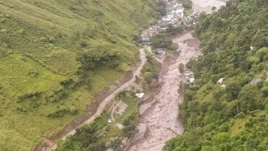 दार्चुलामा बाढीको जोखिममा परेपछि १६ घरपरिवारको विद्यालयमा बसाइ