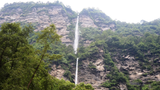 पानी उड्ने झरना