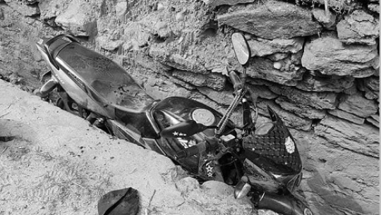 डोटीमा ३ जना प्रशिक्षार्थी प्रहरी जवान सवार मोटरसाइकल दुर्घटना