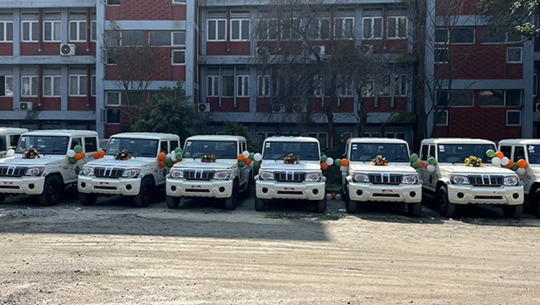 चुनावका लागि भारतले दिएका ६१ गाडी नेपाल आइपुगे 