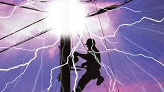 जोगबुढा विद्युत कार्यालयका कर्मचारी करेन्ट लागेर घाइते