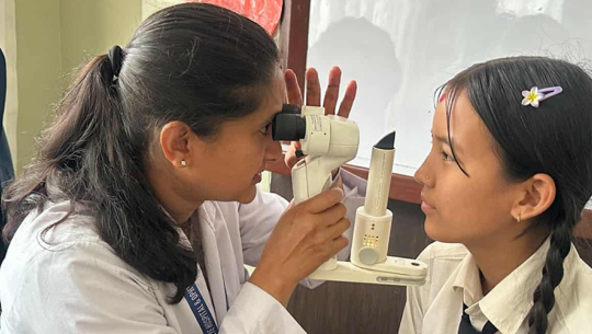 दृष्टि दोष पहिचान गर्न कञ्चनपुरमा ‘विद्यालय आँखा जाँच’ कार्यक्रम सञ्चालन 