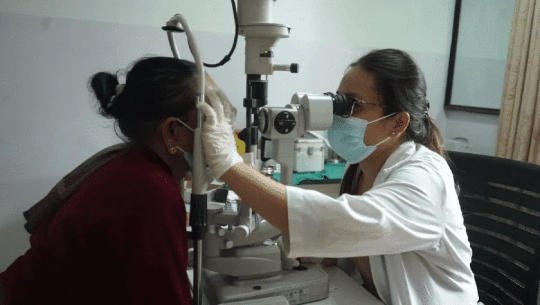 बैतडीमा निःशुल्क आँखा जाँच शिविरबाट दुई हजार बढी लाभान्वित