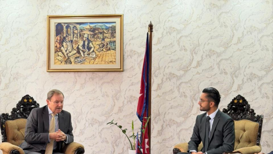 शिक्षामन्त्री पोखरेलसँग बेलायतका राजदूतको शिष्टाचार भेट