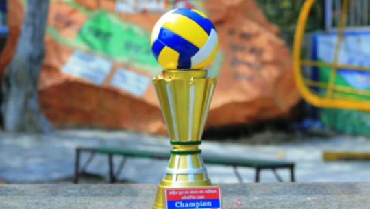 धनगढीमा युवा संघले भलिबल प्रतियोगिता गर्दै