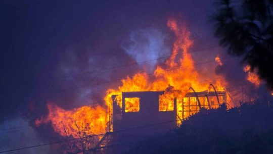 कैलालीमा एक घर जलेर नष्ट