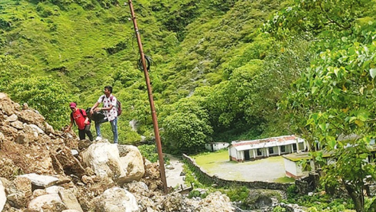 दार्चुलाका सडक ठाउँ–ठाउँमा अवरुद्ध