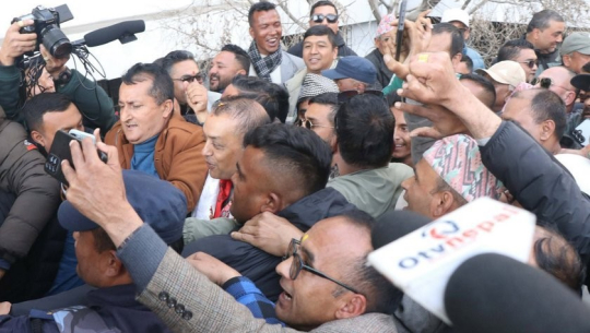 सभापति चुनिएपछि पहिलोपटक गगन थापा सानेपामा  