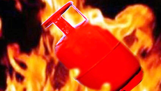 बैतडीमा खाना पकाउने ग्याँस लिक भएर आगो लाग्दा एक जना घाइते 