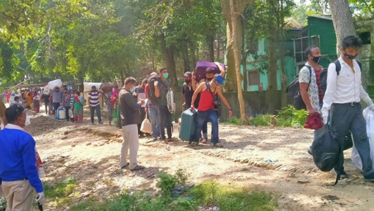कैलालीको त्रिनगर नाकाबाट शुक्रवार भित्रए ३१३ जना