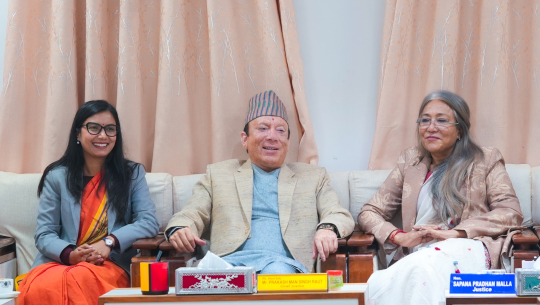 प्रधानन्यायाधीशसँग मन्त्री गौतमद्वारा शिष्टचार भेट