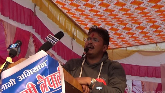 कैलाली पुगेर ज्ञानेन्द्र शाहीले भने–सुदूरपश्चिमका मुख्यमन्त्री लाटा छन् की क्या हो !