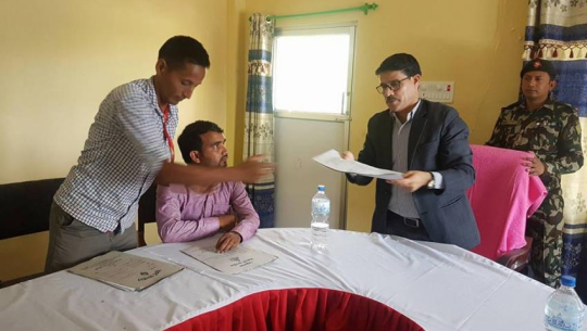 सुदूरपश्चिमका मुख्यमन्त्रीलाई प्रदेशवासीले ज्ञापन पत्र समेत बुझाउन छोडे