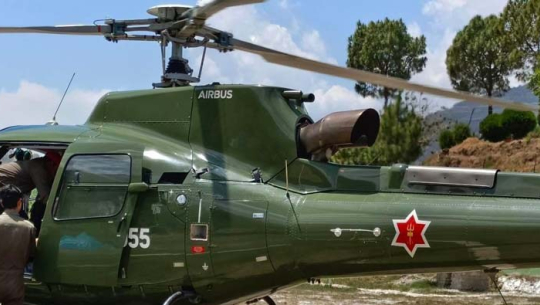 बाजुराकी एक गर्भवतीको हेलिकोप्टरबाट उद्धार