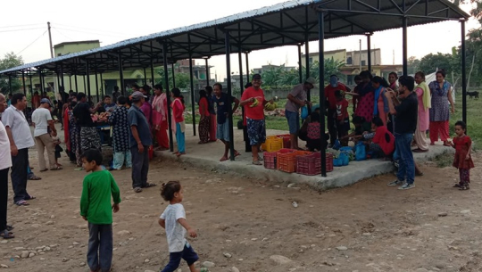 धनगढीको बोराडाँडीमा पनि हाटबजार (फोटो फिचर)