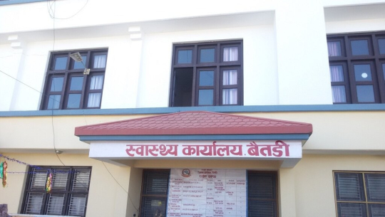 बैतडीमा ज्येष्ठ नागरिकको गाउँमै निःशुल्क उपचार